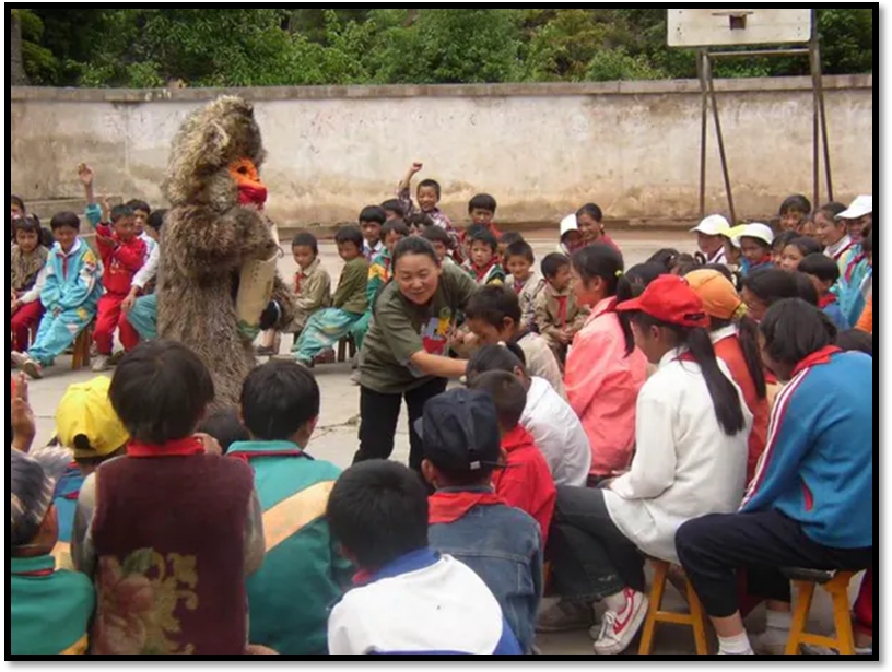 Figure 4: Photo of ANGELA CUN with local students. (Whitley Funds, 2016)